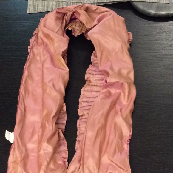 Elegant scarf - Picture 3 of 7